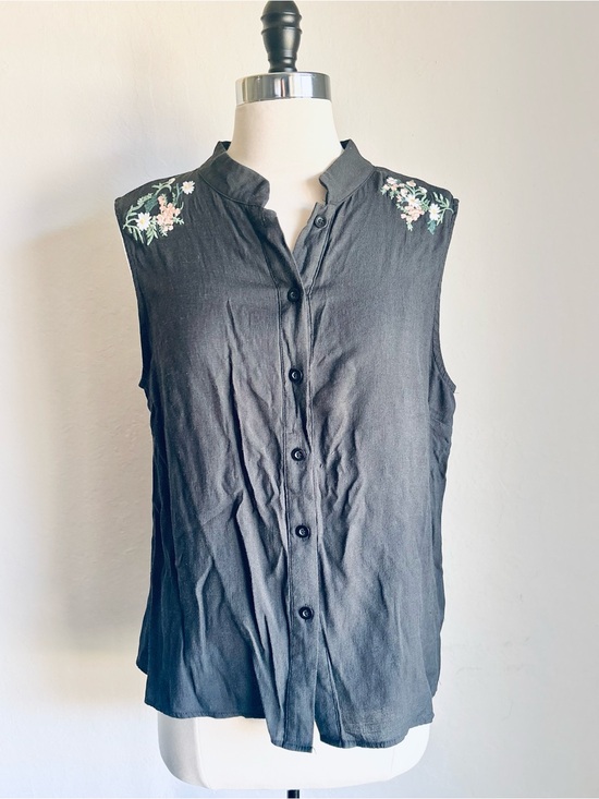 Tops - Sleeveless Charcoal Gray Button-Front Top with Floral Embroidery